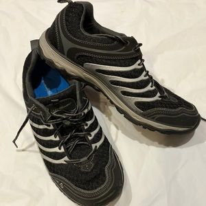 EUC Sz 9.5 men’s black Eddie Bauer sneakers